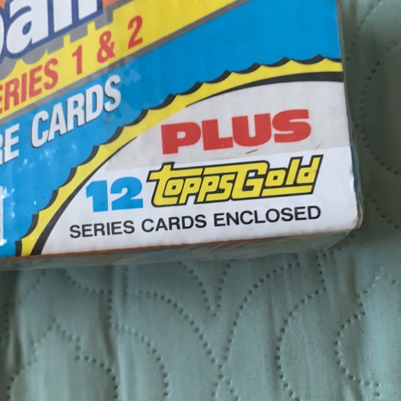 Topps 1992-93NBA basketball cards new not opened plus 12 Topps gold cards in box - Picture 2 of 3